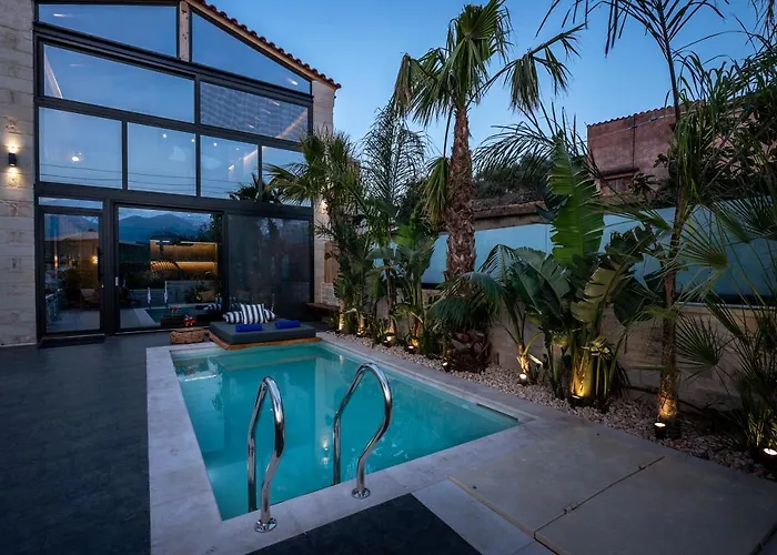 Armenus, Private Pool, Garden, Bbq 하니아