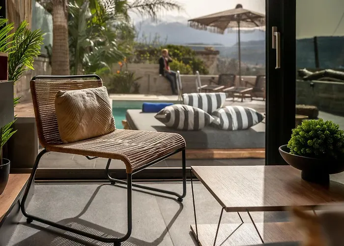 Armenus, Private Pool, Garden, Bbq 하니아